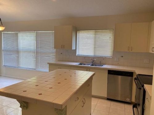 3537 Hyde Cir, Fort Pierce, FL 34984-6433