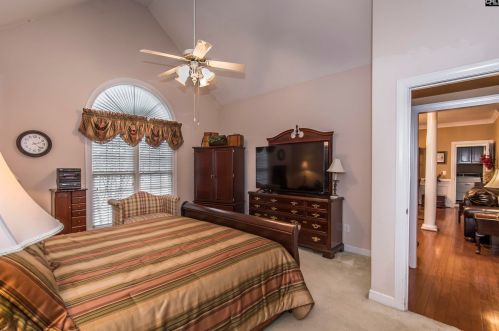 140 Clubhouse Dr, Cayce-West Columbia SC 29172-2584 exterior