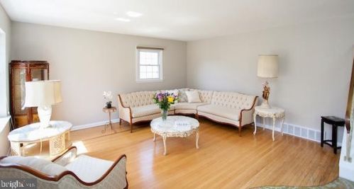 1718 Fitzwatertown Rd, Willow Grove, PA 19090-4319