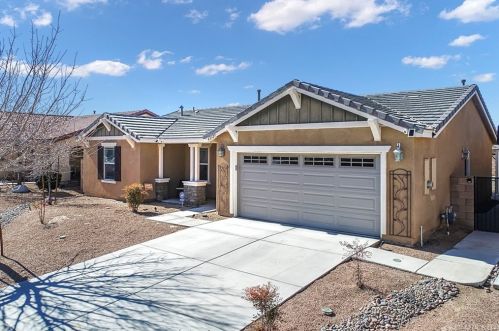 43123 Fleetwood Dr, Lancaster CA 93535-5213 exterior