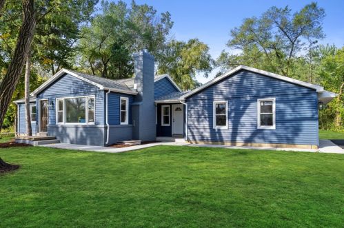 1313 Fiesta Ln, Thiensville WI  53092-5723 exterior