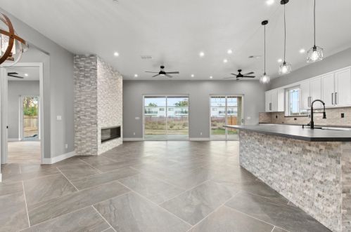 126 Mylnar Ave, Manteca CA  95336-4908 exterior