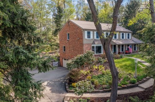 215 Highland Rd, Pittsburgh, PA 15238-2136