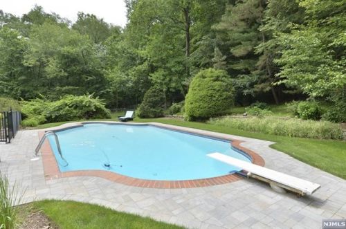 11 Glenwood Dr, Upper Saddle River NJ  07458-3303 exterior