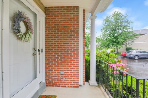51 Redspire Ct, Bridgeport CT  06611-5726 exterior