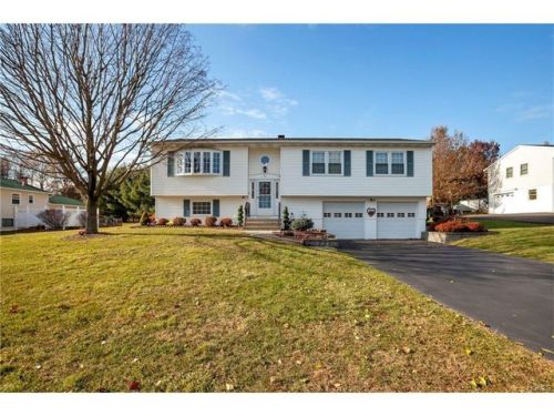 3 York Pl, Washingtonville, NY 10992-1339