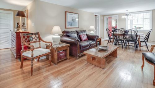 204 Dunstable Rd, Nashua NH  03062-2340 exterior