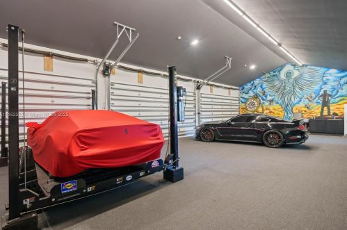 4828 Peninsula Dr, Daytona Beach FL 32127-7203 exterior