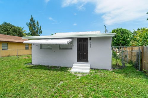 137 9th Ave, Delray Beach, FL 33444-2668