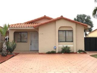 2584 64th St, Hialeah, FL 33016-4383