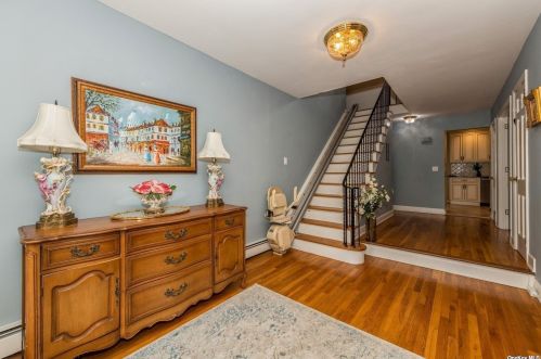 37 Kivy St, Huntington Station NY  11746-2044 exterior