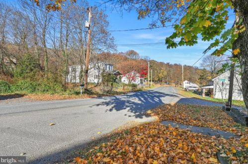 594 Valley Rd, Primrose PA  17901-8852 exterior