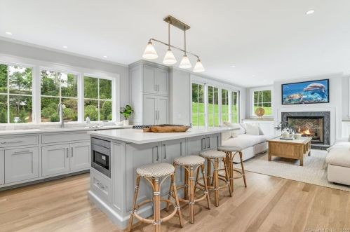 289 Wahackme Rd, New Canaan CT  06840-3935 exterior