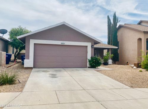 8882 Desert Valley Way, Tucson, AZ 85747-5194