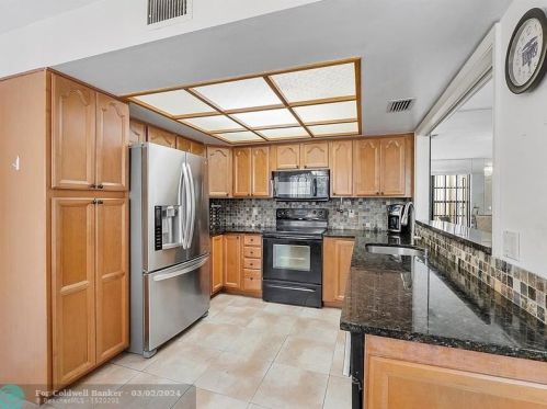 5293 Stonybrook Ln, Boynton Beach FL  33437-1616 exterior