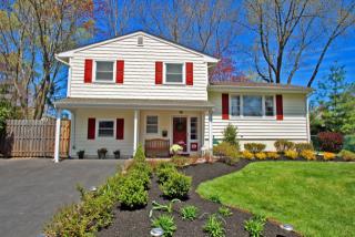 21 Desser Pl, Metuchen, NJ 08840-1705