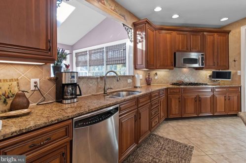 175 Edwards Dr, Southampton PA 18966-1174 exterior