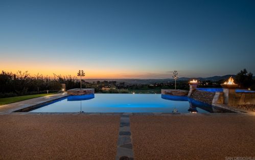 8411 Run Of The Knolls Ct, San Diego CA  92127 exterior