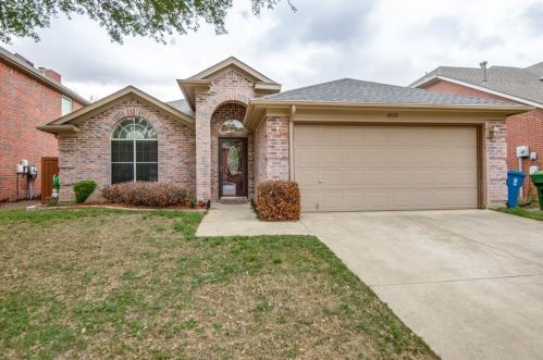 1808 Newton Dr, Lewisville TX  75028-7318 exterior