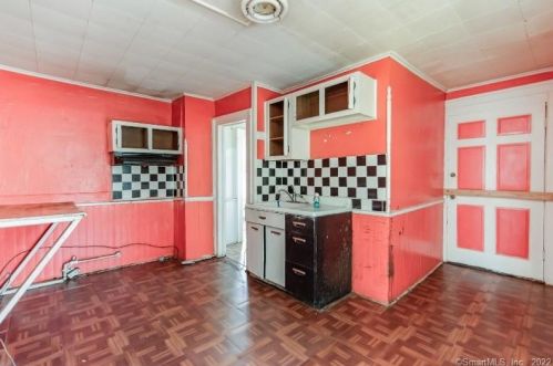 15 Wall St, Middletown CT 06457-4705 exterior