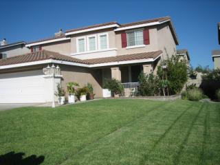 6673 Ohare Ct, Fontana, CA 92336-4137