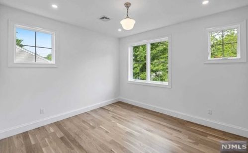 358 Northern Pkwy, Ridgewood NJ  07450-2621 exterior