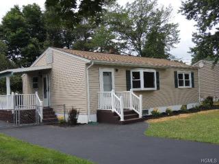 10 Robyn Dr, Monroe, NY 10950-4313