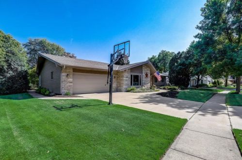 8801 Glenwood Dr, Greendale, WI 53129-1531