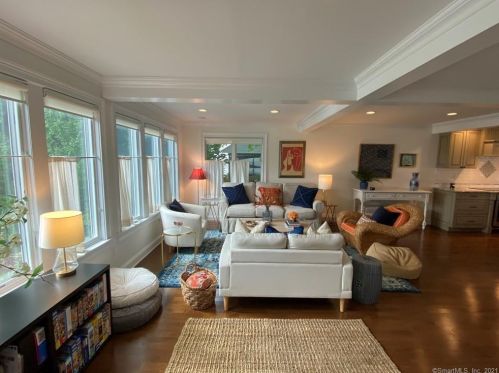 24 Middlefield St, Groton CT  06340-8826 exterior