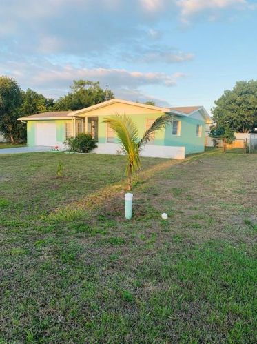 312 Morgan Cir, Lehigh Acres, FL 33936-7134