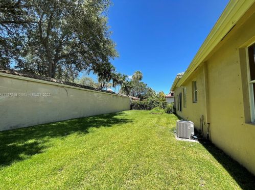 18530 39th St, Hollywood, FL 33029-2700