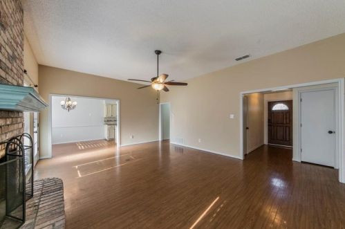 116 Sunny Meadows Dr, Burleson TX  76028-2567 exterior
