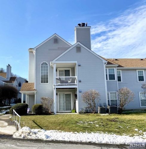 124 Harvest Ln, Lincoln Park NJ  07035-2045 exterior