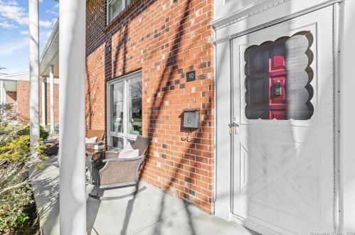 10 Carriage Path, Milford CT  06460-7539 exterior