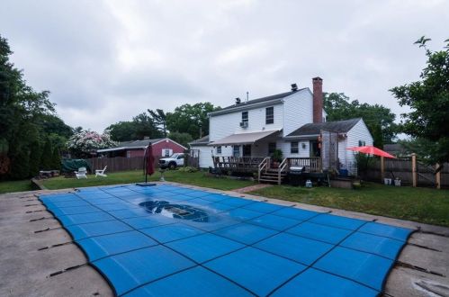 135 Brookside Dr, North Kingstown RI  02852-2005 exterior