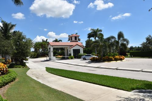 7677 Glendevon Ln, Delray Beach FL  33446-2806 exterior