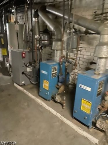 242 Clifton Ave, Newark NJ  07104-1907 exterior