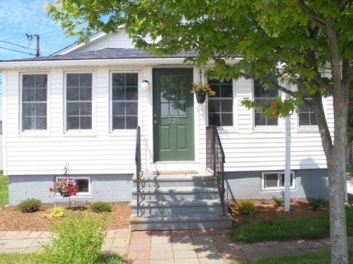221 Sand Hill Cove Rd, South Kingstown, RI 02882-5715
