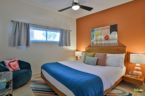 1135 Sunrise Way, Palm Springs CA  92262-5310 exterior