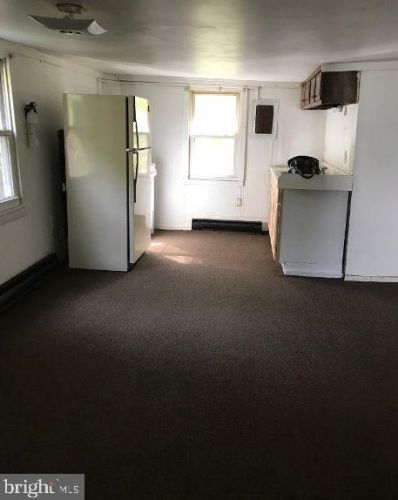 1086 Kings Hwy, Pilesgrove NJ 08098-2520 exterior