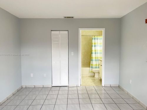 2666 72nd St, Hialeah FL  33016-5419 exterior