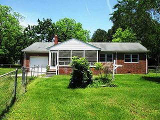 5136 Ballahack Rd, Chesapeake, VA 23322-3211