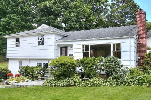 31 Larbert Rd, Southport CT  06890-1341 exterior
