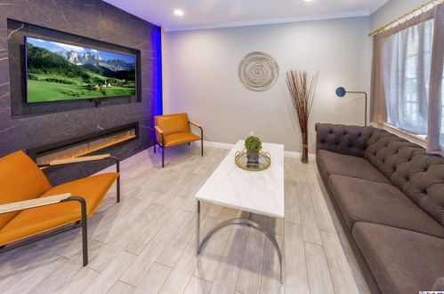 3041 Alabama St, Glendale CA 91214-2703 exterior