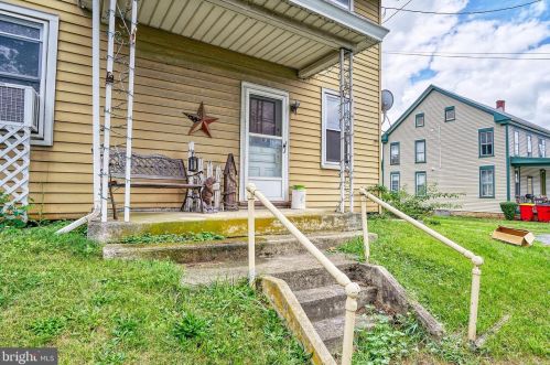 8 Main St, Carlisle, PA 17015-9505