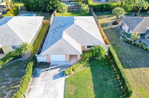726 97th Ave, Naples, FL 34108-2283