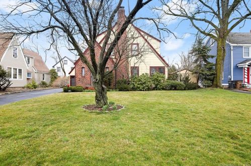 439 Courtland Ave, Stamford, CT 06906-1813