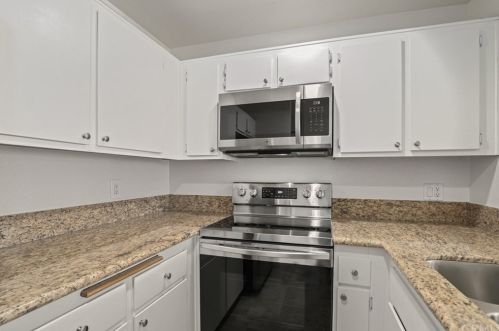 3550 Lebon Dr, San Diego, CA 92122-4551