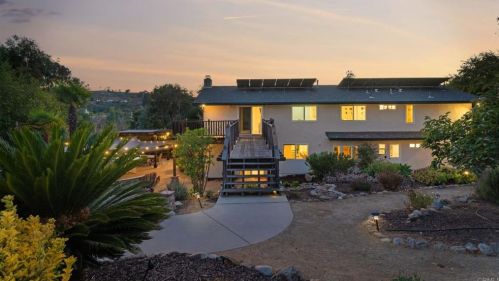 1322 Hamilton Ln, Escondido CA  92029-4316 exterior