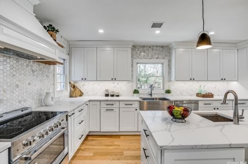 53 Winkle Point Dr, Northport NY  11768-1154 exterior